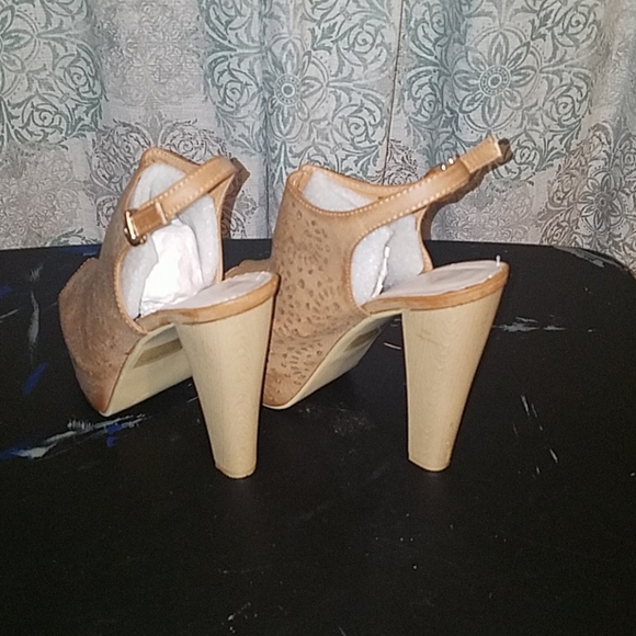 Shoes - Picture 2 of 4